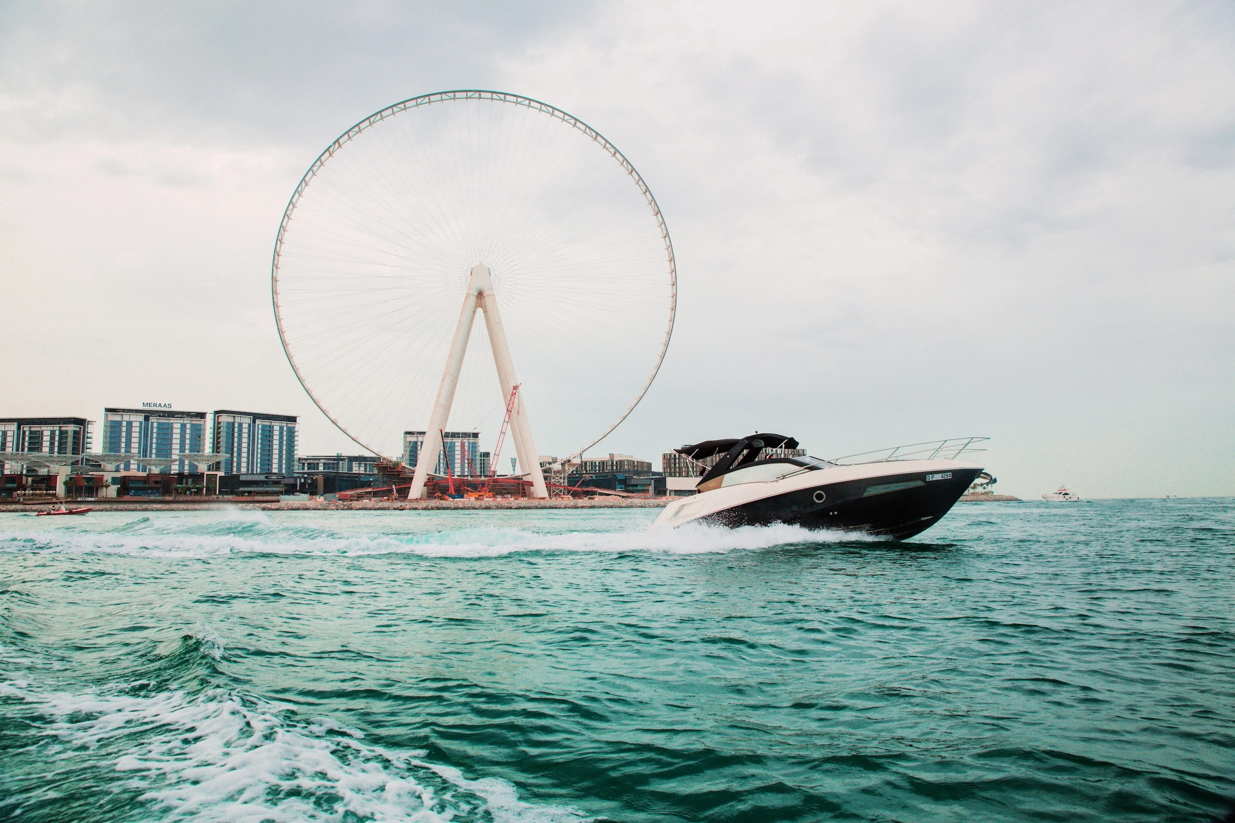 boating-in-dubai-the-captains-club